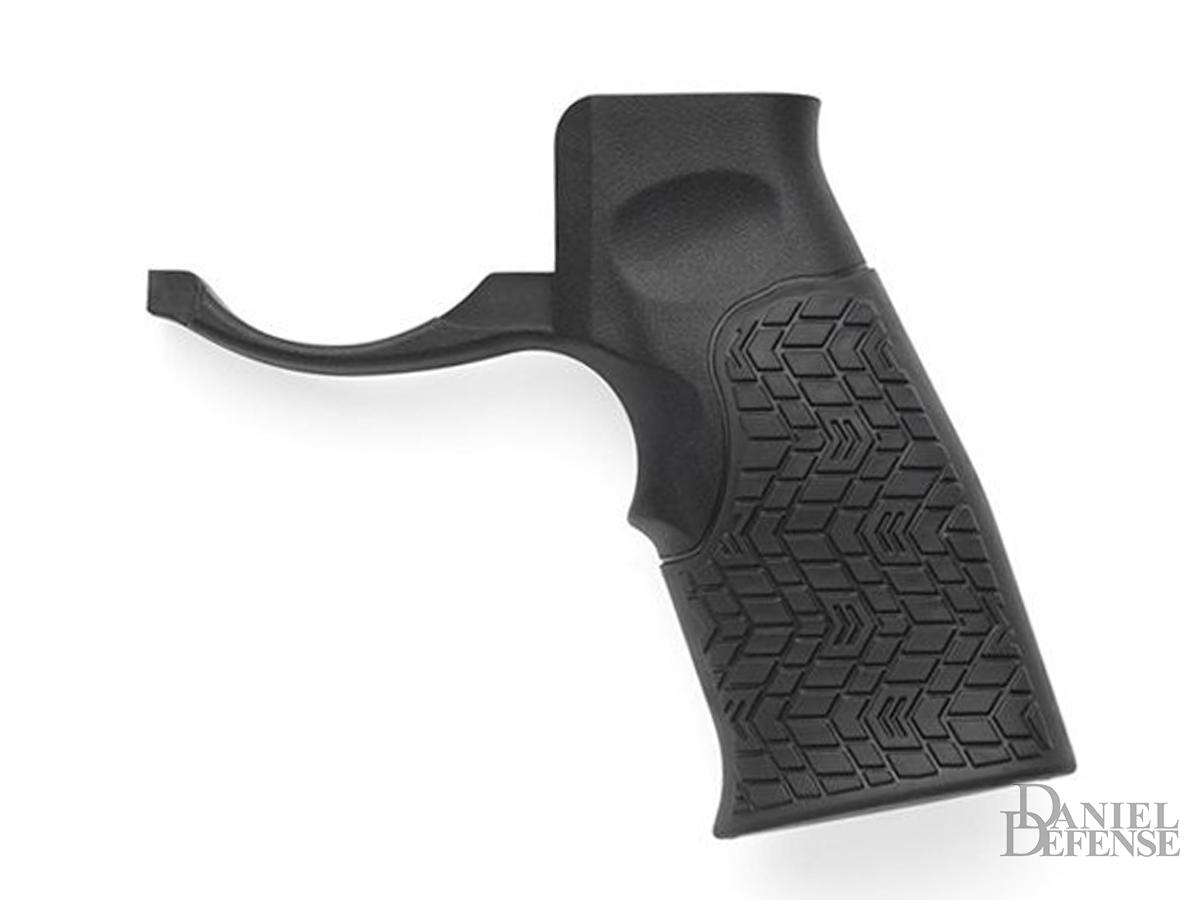 Daniel Defense Pistol Grip w/ Integrated Trigger Guard for AR Rifles (Color: Black / Standard)