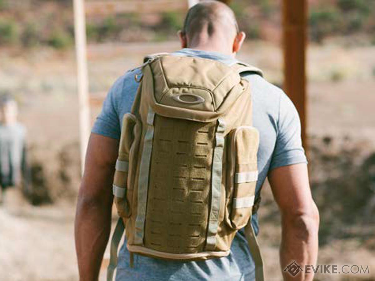 oakley miltac backpack